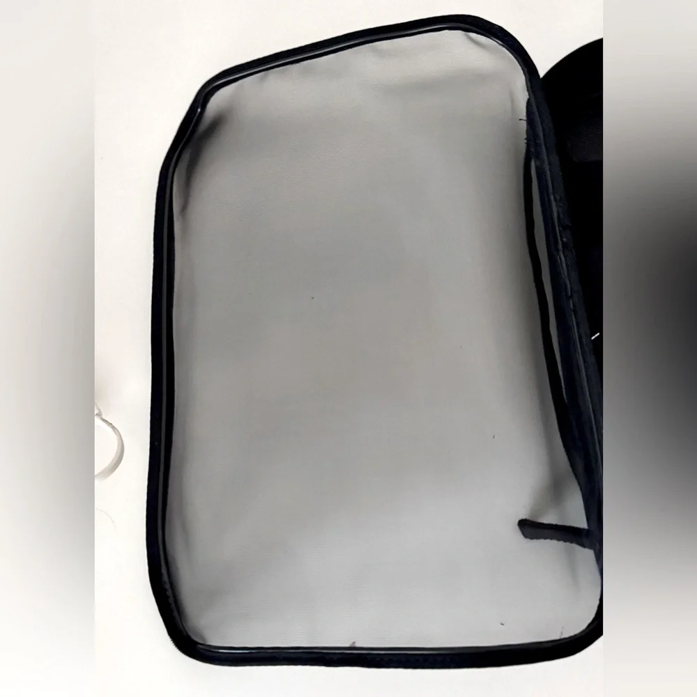 Black Lightweight Expandable Laptop Bag for 15